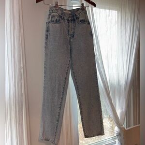Pacific Sunwear High-Waisted Dad Jeans Light Wash